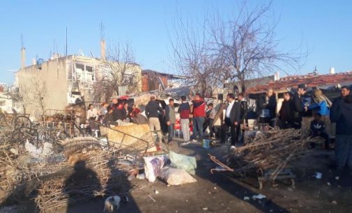 İzmir’de sokak ortasında iki grup arasında silahlı çatışma