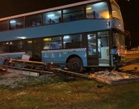 Halk otobüsü durağa daldı: Üçü ağır beş yaralı