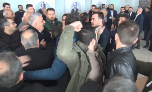 Şanlıurfa’da CHP il kongresinde arbede: Çevik kuvvet önlem aldı