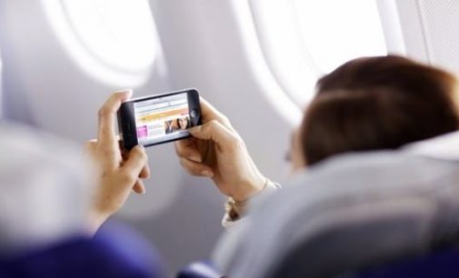 Resmi Gazete’de yayımlandı: Uçakta cep telefonunu kapatmayanlara uygulanacak ceza belli oldu