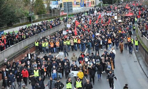 Almanya’da binlerce kişi ırkçı saldırılara karşı yürüdü