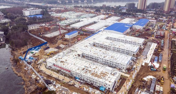 Çin’in karantina hastanesinde inşaat sona yaklaştı