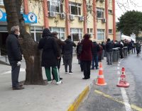 Türkiye’nin virüs önlemi: Hastanede test kuyruğu oluştu