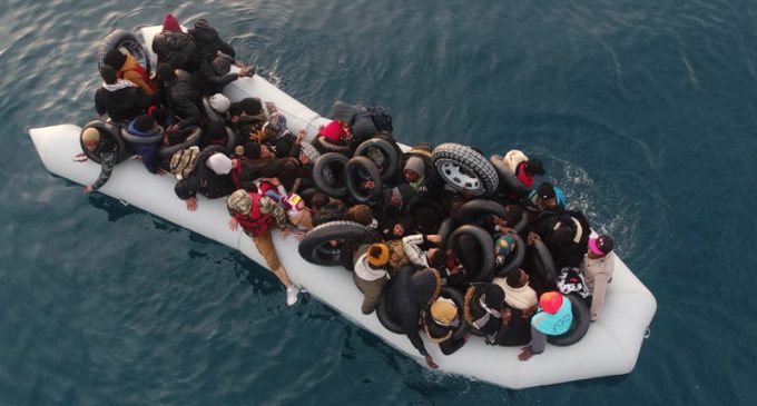 Sicilya’ya ulaşan mülteci botunda üçü çocuk altı kişinin cansız bedeni bulundu