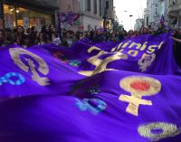 Feminist Gece Yürüyüşü için Taksim’de buluşan kadınlara polis müdahalesi