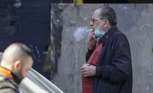 Vaka artışı sonrası önlemler sıkılaşıyor: Bir kentte daha yürürken sigara içmek yasaklandı