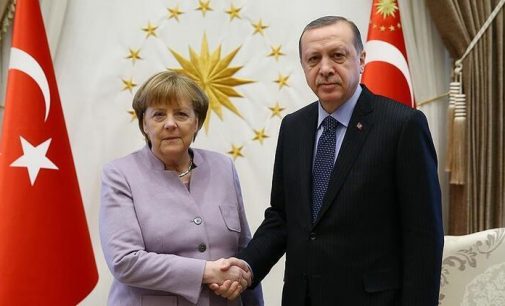 Erdoğan, Merkel’le telefonda görüştü