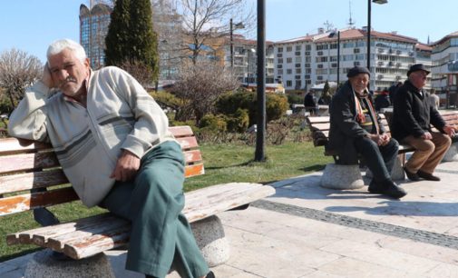 AKP’li belediyeden “Yaşlı İhbar Hattı” gafı: Yoğun tepki gelince düzelttiler
