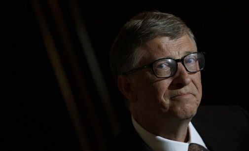 Bill Gates, çok konuşulan “mikroçip” iddialarına yanıt verdi