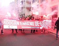 Paris’te ‘Erdoğan Avrupa’nın Düşmanı’ pankartı açan Fransızlara 24 saatlik gözaltı