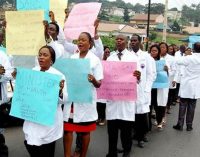 Nijerya’da koronavirüs tespit edildi: Doktorlar greve gitti
