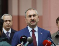 Adalet Bakanı Gül: Bayramdan sonra tüm uygulamalar yumuşatılacaktır