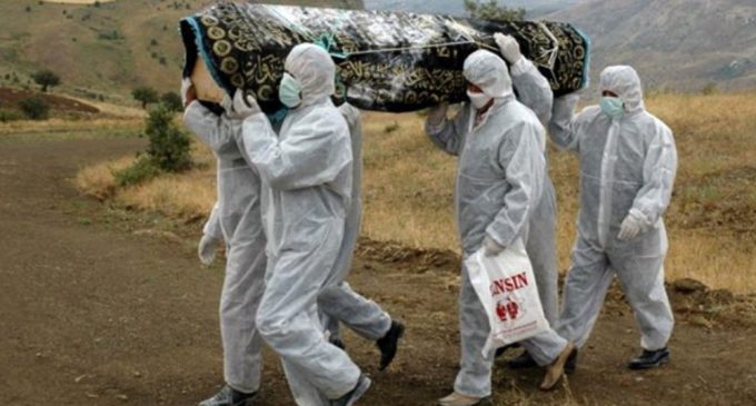 Sağlık Bakanlığı: Koronavirüsten yaşamını yitirenler ceset torbası ile defnedilecek
