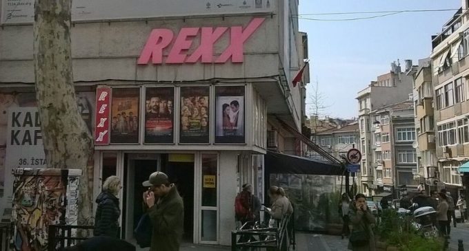 Bir tarih yok oluyor: Kadıköy’ün sembol mekanlarından Rexx Sineması tamamen kapatıldı