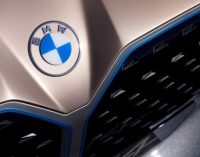 Otomobil devi BMW logosunu değiştirdi