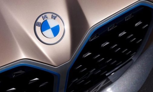 Otomobil devi BMW logosunu değiştirdi
