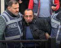 Ceren Özdemir’in katili polislere saldırıdan hakim karşısında; maske ve eldiven taktı