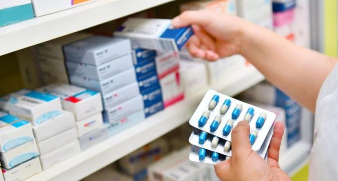 Koronavirüse karşı alınan önlemlerde sıra ilaç firmalarında: Sahadan çektiler
