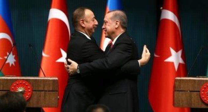 Erdoğan: Bu aralar sarılmaları öpüşmeleri erteleyelim