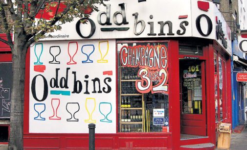 İngiltere’de alkollü içki satan mini marketler ‘açık kalması gereken noktalar’ arasında