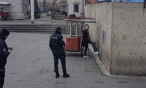 Taksim’de karantinadan kaçan kadın yakalandı