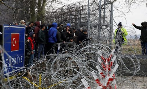 Sığınmacılar sınıra akın etti, Avrupa hayaliyle Türk yurttaşlar da aralarına karıştı