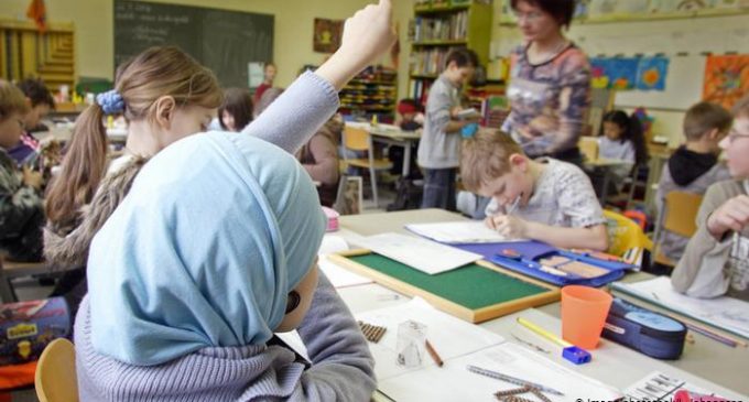 Bilirkişi onayladı: Almanya’da ilkokul çocuklarına türban yasağı