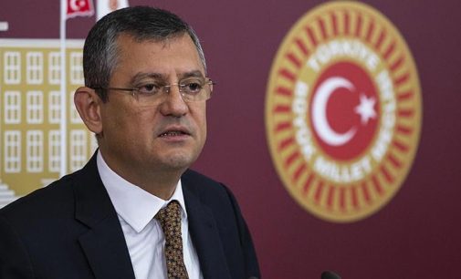 CHP’li Özgür Özel istifalar hakkında konuştu: “Bir bakanın istifasını 22 saat altyazıda dahi vermeyenler…”