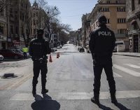 Türkiye genelinde hafta sonu uygulanan sokağa çıkma yasağı başladı