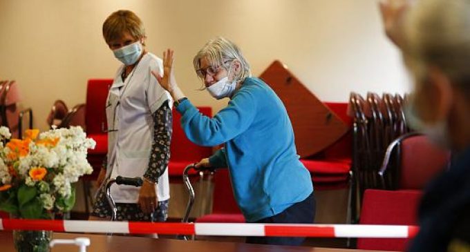 DSÖ: Avrupa’da koronavirüs ölümlerinin yarısı huzurevlerinde görüldü