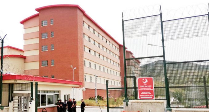 İzmir Barosu: Harmandalı Geri Gönderme Merkezi’nde 30 sığınmacı ve bir güvenlik görevlisinde virüs tespit edildi