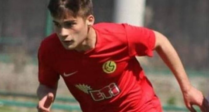 Eskişehirspor’un 20 yaşındaki futbolcusu Kaan Öztürk yaşamını yitirdi
