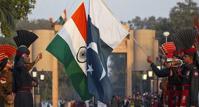 Hindistan ve Pakistan arasında çatışma: Üç sivil yaşamını yitirdi