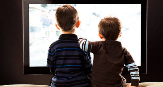Uzmanlardan  karantina sürecinde televizyon izleyen çocuklar için kritik uyarı