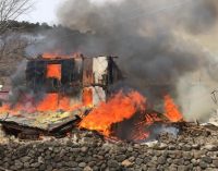 Altı ev yandı: Son anda fark edip dışarı çıktılar