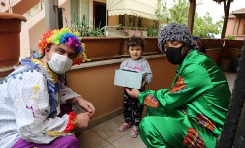 Belediyeden 23 Nisan süprizi: 4 bin 800 sağlık çalışanının çocuklarına pasta dağıtıldı