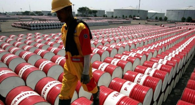 Petrolü tankerlere depoluyorlar: Talep azalıyor, stoklar artıyor