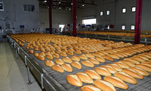 CHP’li belediyenin ücretsiz ekmeğini dağıttığı için üç kişi gözaltına alındı: Tutanak tutulmadan bırakıldı