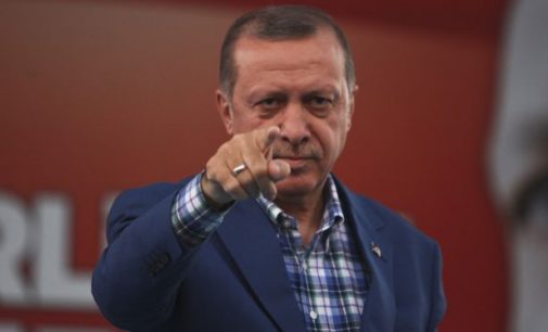 Sokağa çıkması yasak olan 80 yaşındaki vatandaş Erdoğan’a hakaret suçlamasıyla karakola götürüldü