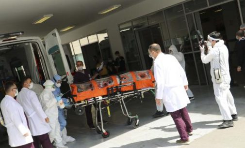 İsveç’te koronavirüs teşhisi konulan Türk vatandaşı, ambulans uçakla Türkiye’ye getirilerek tedaviye alındı