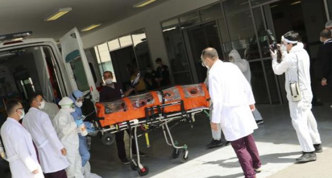 İsveç’te koronavirüs teşhisi konulan Türk vatandaşı, ambulans uçakla Türkiye’ye getirilerek tedaviye alındı