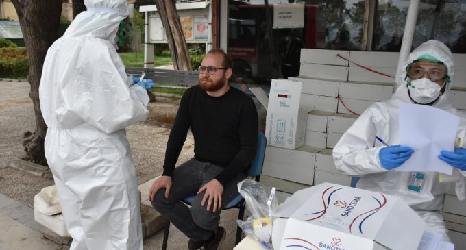 İzmir’de sokakta koronavirüs testi