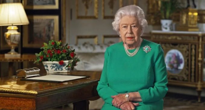 İngiltere Kraliçesi 2. Elizabeth 70 yılda beşinci kez halka seslendi: Bugünkü zorluğumuz farklı