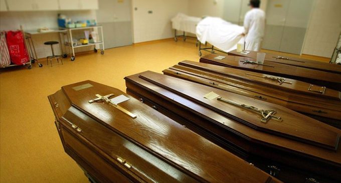 Fransa’da, koronavirüs salgınında ölenlerin cenazeleri için morg ücreti isteniyor