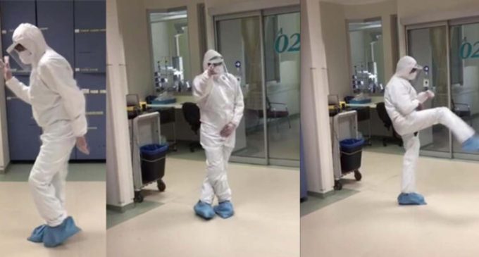 Yoğun bakımdaki hastası iyileşme gösteren doktordan danslı sevinç gösterisi
