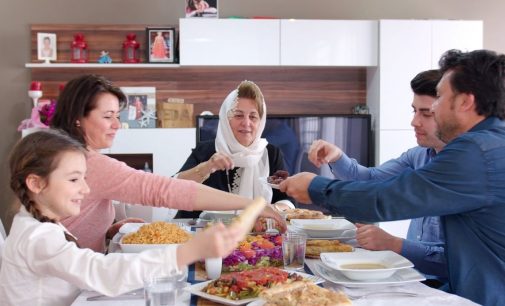 AKP’li belediye başkanı: Evlerde verilen iftar davetleri ilçede vaka sayısını arttırdı
