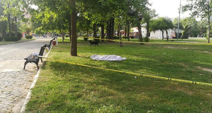 İzmir’de bir parkta ceset bulundu