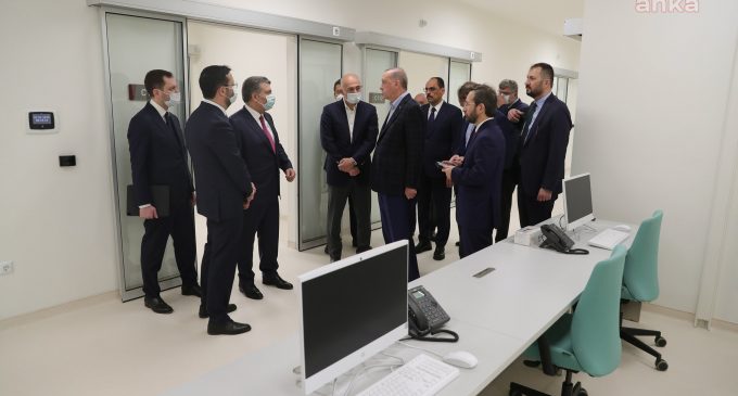 Erdoğan’dan ‘maskesiz’ ve ‘sosyal mesafesiz’ hastane ziyareti