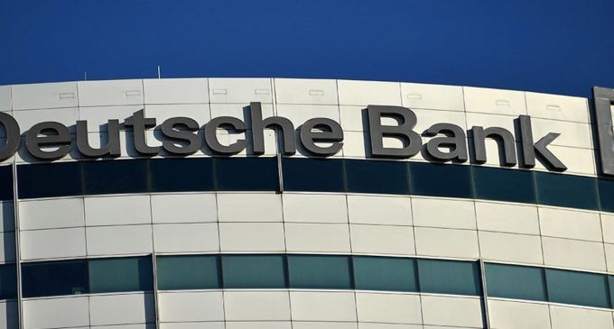 Deutsche Bank, koronavirüs nedeniyle yöneticilerinden bir ay maaş almamalarını istedi