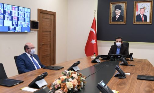 Diyarbakır’ın kayyum belediye başkanı ve valisi, AKP teşkilat toplantısına başkanlık etti!